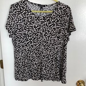 Roz & Ali Black and White, Short Sleeve top. Size XL P